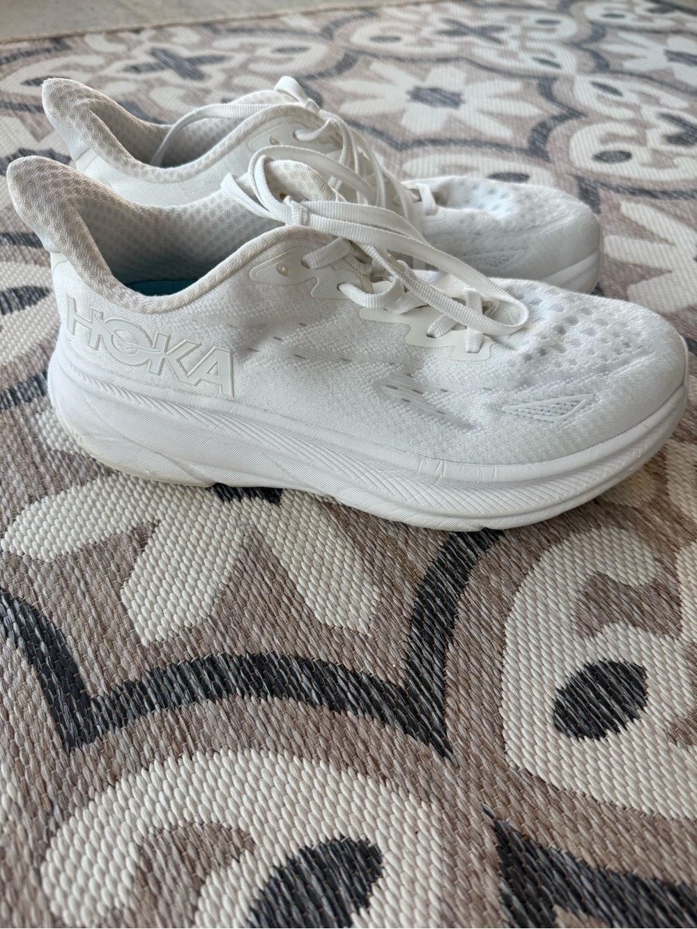 Women’s HOKA Clifton 9. Size 7.5B.